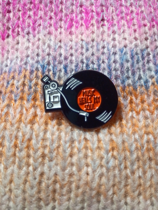 Jewelry - Music Heals My Soul Black Vinyl Record Player Metal Lapel Pin LP Hippie 80s 70s